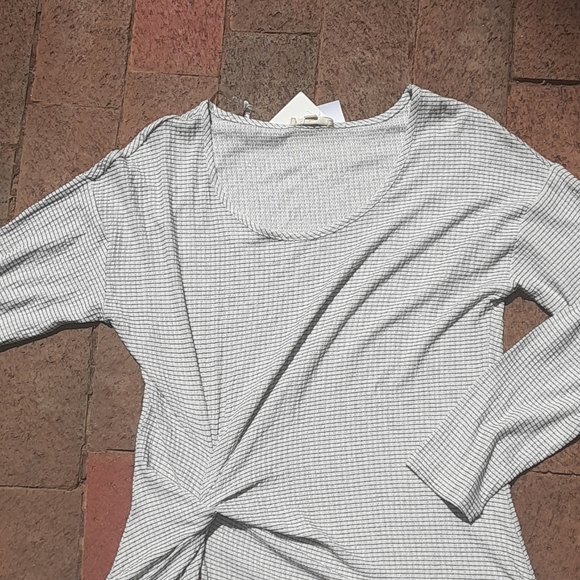 NWT 2 Pack Size Medium Clothing Lot - Picture 8 of 13